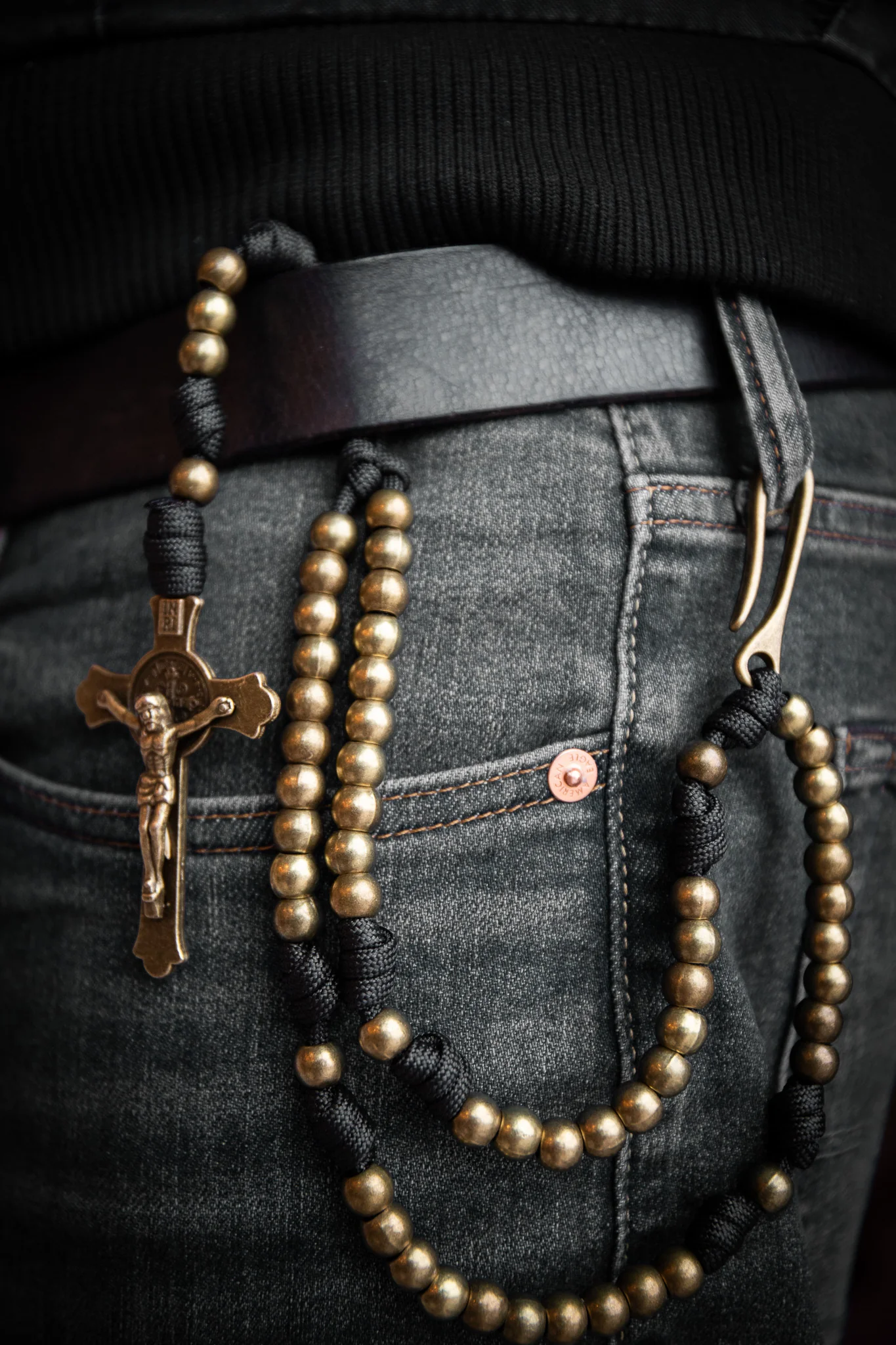 Sanctus Open Carry Belt Rosary MKII - Black & Brass - Image 4